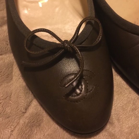 COPY - 💯Authentic CHANEL Flats - Picture 2 of 4